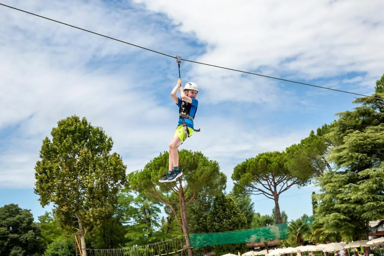 וליג'יו סול מיניציו Hu Altomincio Village 3*, וליג'יו סול מיניציו
