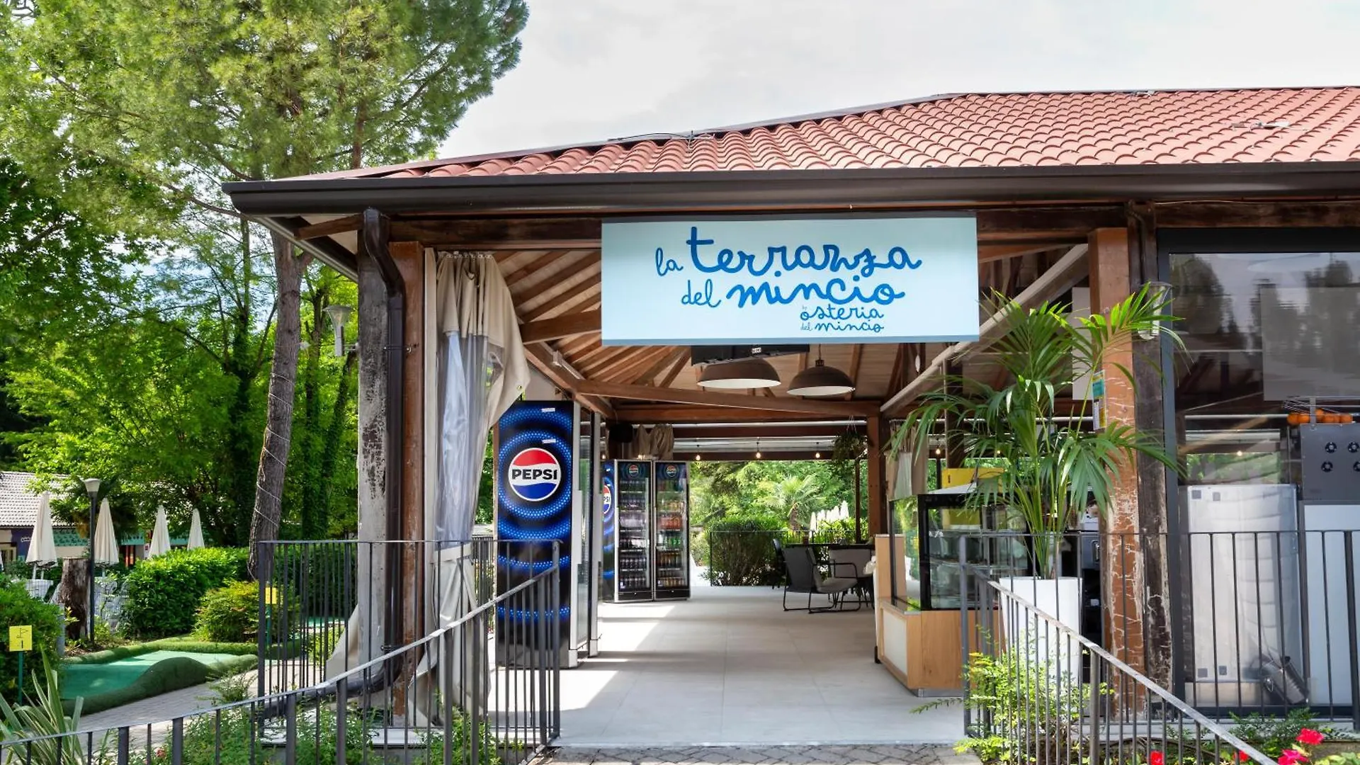 וליג'יו סול מיניציו Hu Altomincio Village 3*, וליג'יו סול מיניציו איטליה