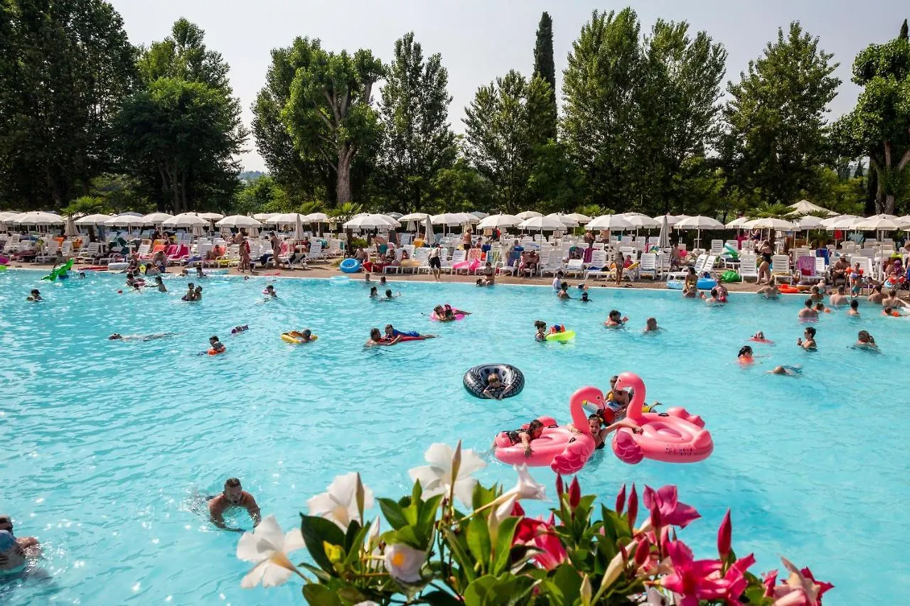 וליג'יו סול מיניציו Hu Altomincio Village 3*, וליג'יו סול מיניציו איטליה